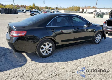 2010 Toyota Camry Base z USA, uszkodzony, nr VIN 4T4BF3EKXAR068630